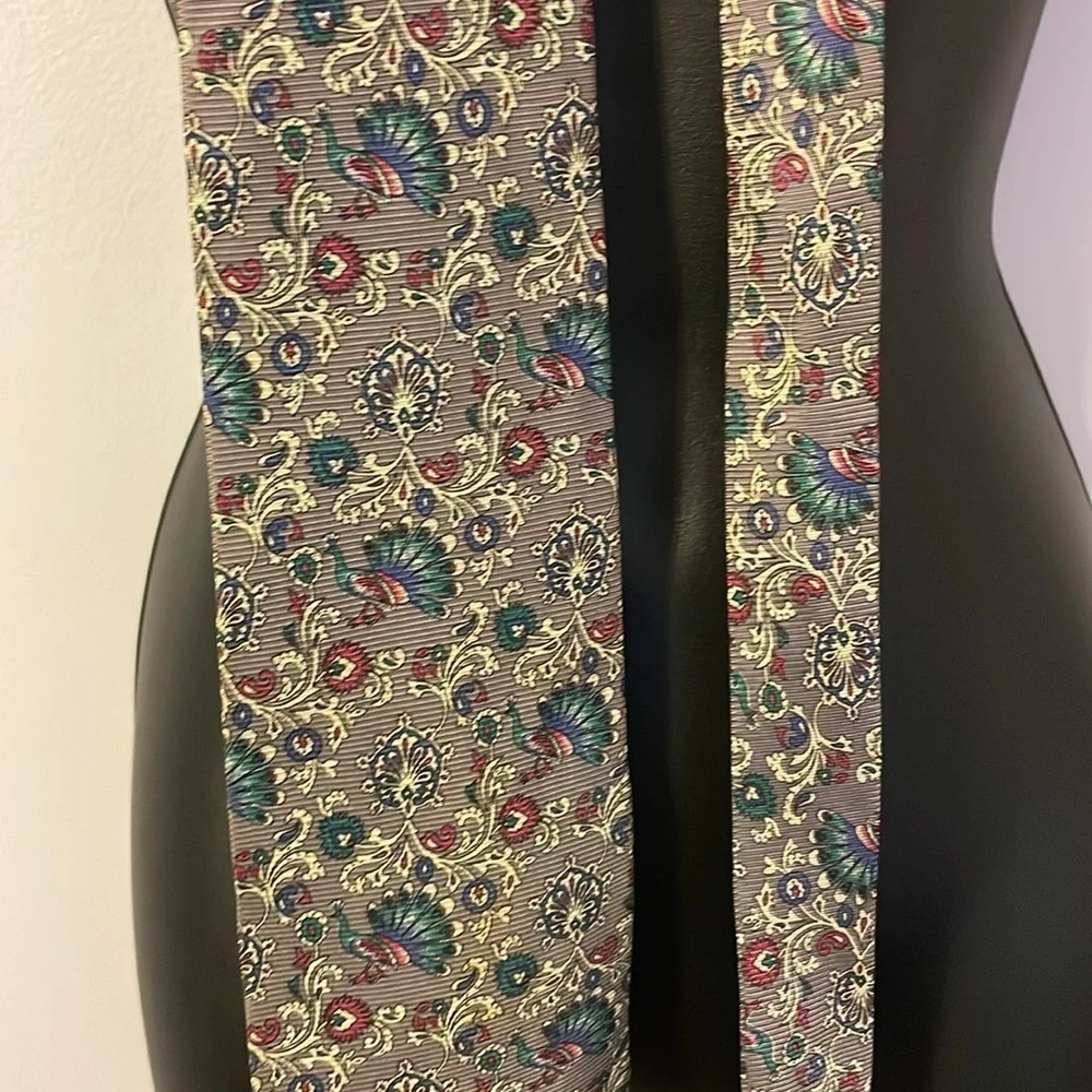 Christian Dior Monsieur Gray Peacock Floral Design Silk Made in Italy Necktie